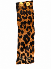 Load image into Gallery viewer, LEOPARD PONY HAIR CUFF
